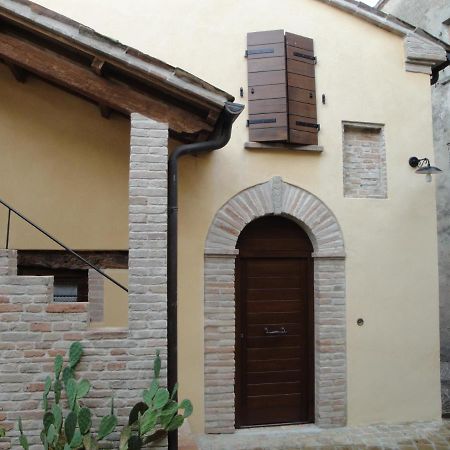 Al Castello Hotel Tavullia Bagian luar foto
