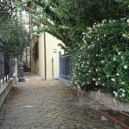 Al Castello Hotel Tavullia Bagian luar foto