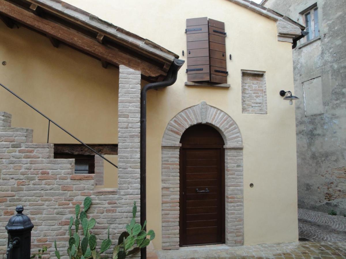 Al Castello Hotel Tavullia Bagian luar foto