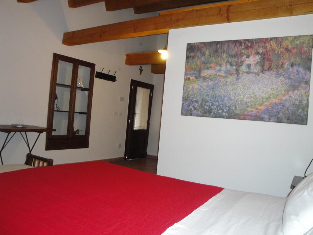 Al Castello Hotel Tavullia Ruang foto