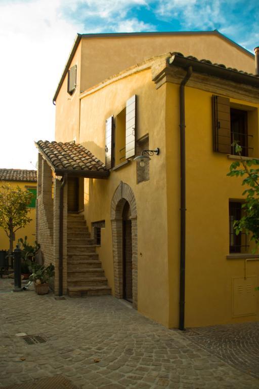 Al Castello Hotel Tavullia Bagian luar foto