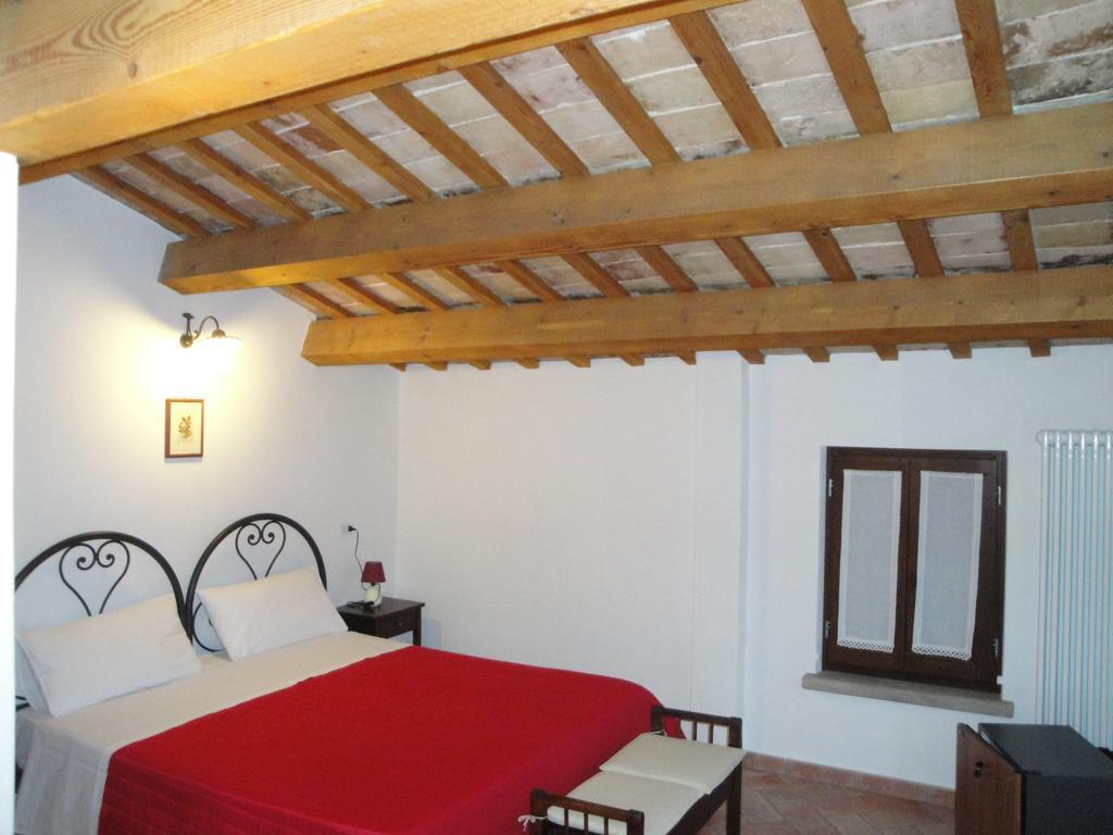 Al Castello Hotel Tavullia Bagian luar foto