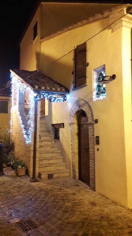 Al Castello Hotel Tavullia Bagian luar foto